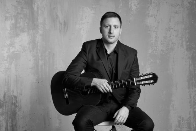 Lovro Peretic, guitar