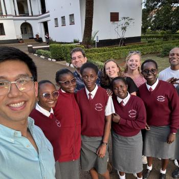 Alan Woo (left) takes a selfie with Peter Jutras, Alyssa Cagle, Emily Gertsch, Greg Satterthwaite, and several students from the Moi Girls School. 